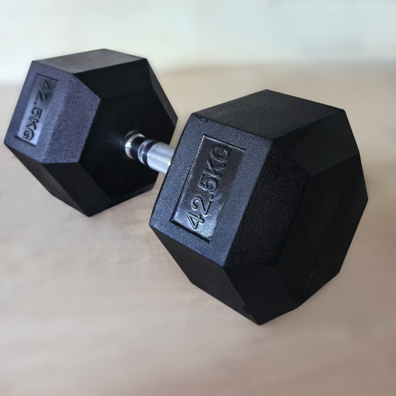 Gumirana heksagonalna utež / Hex ročka 42,5 kg